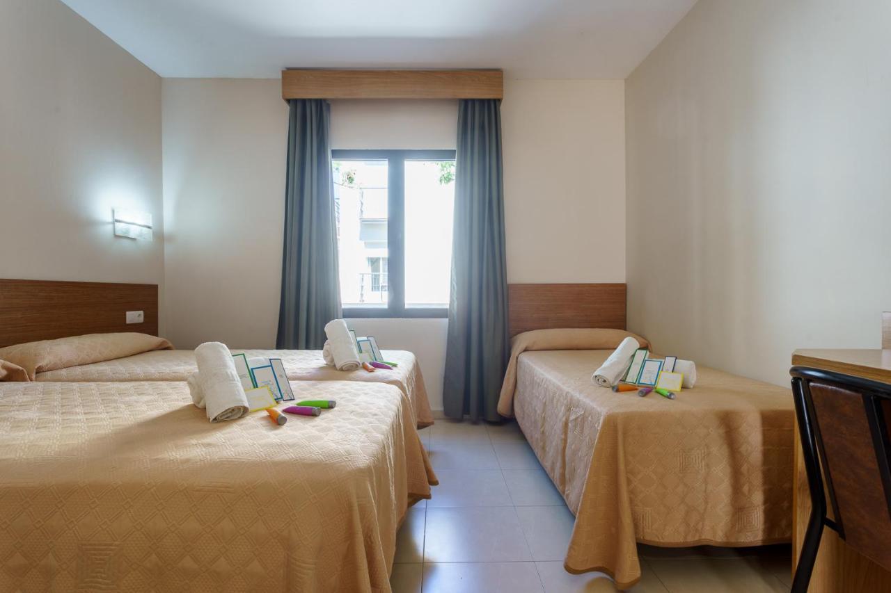 Hostal Costabella Powered By Faro Homes Fuengirola Bagian luar foto