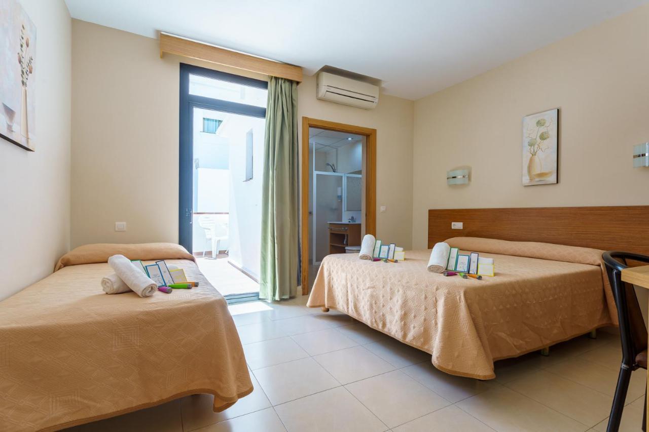 Hostal Costabella Powered By Faro Homes Fuengirola Bagian luar foto