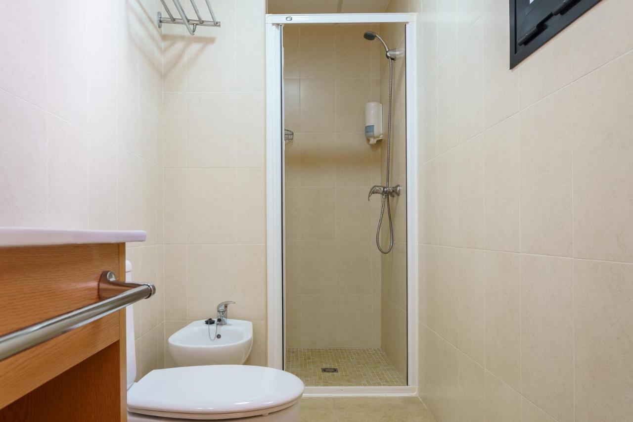 Hostal Costabella Powered By Faro Homes Fuengirola Ruang foto