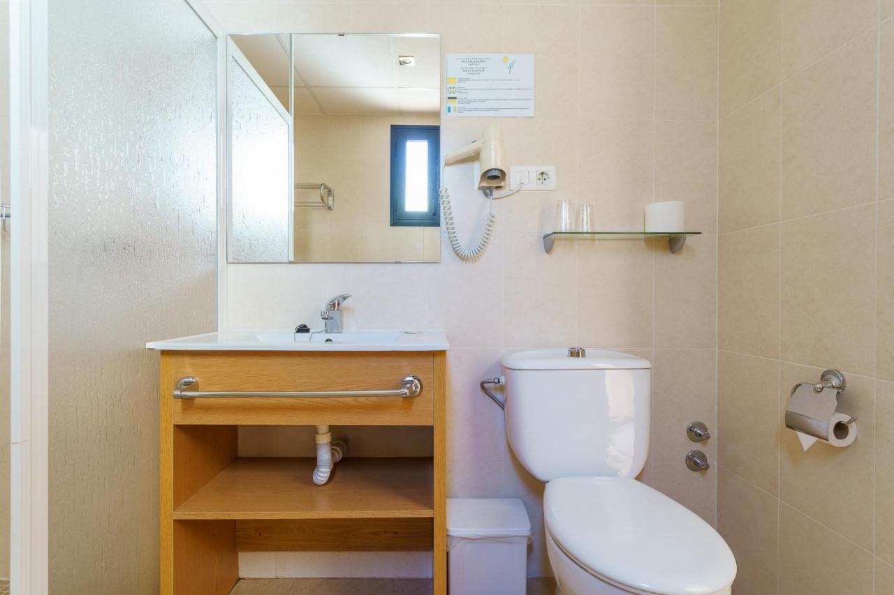 Hostal Costabella Powered By Faro Homes Fuengirola Bagian luar foto