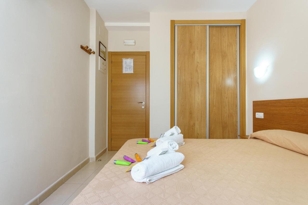 Hostal Costabella Powered By Faro Homes Fuengirola Bagian luar foto