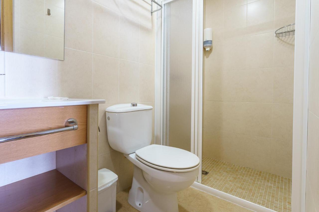 Hostal Costabella Powered By Faro Homes Fuengirola Ruang foto