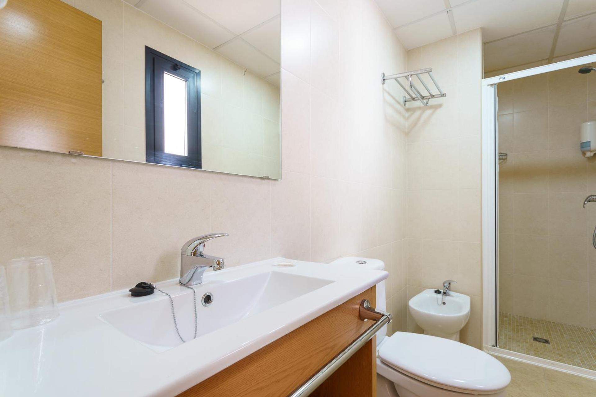 Hostal Costabella Powered By Faro Homes Fuengirola Ruang foto