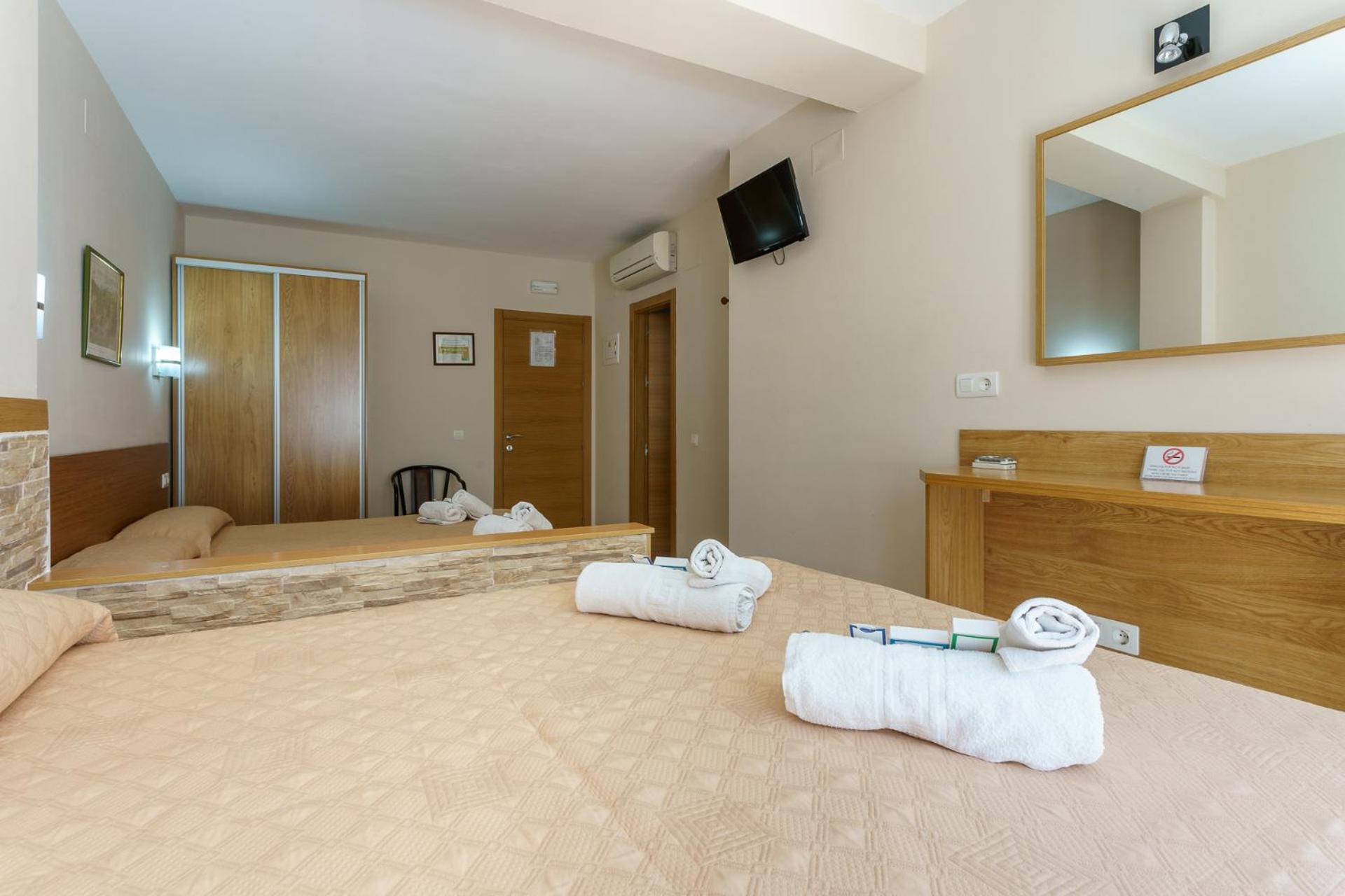 Hostal Costabella Powered By Faro Homes Fuengirola Ruang foto